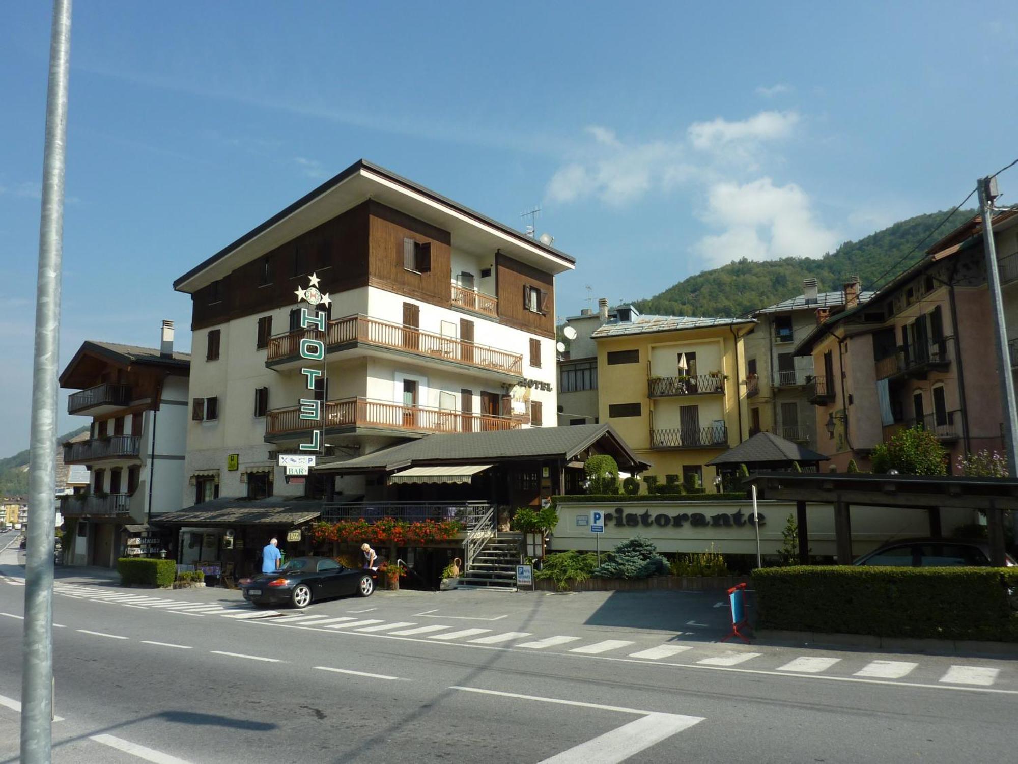 Albergo Nazionale Vernante Exterior photo